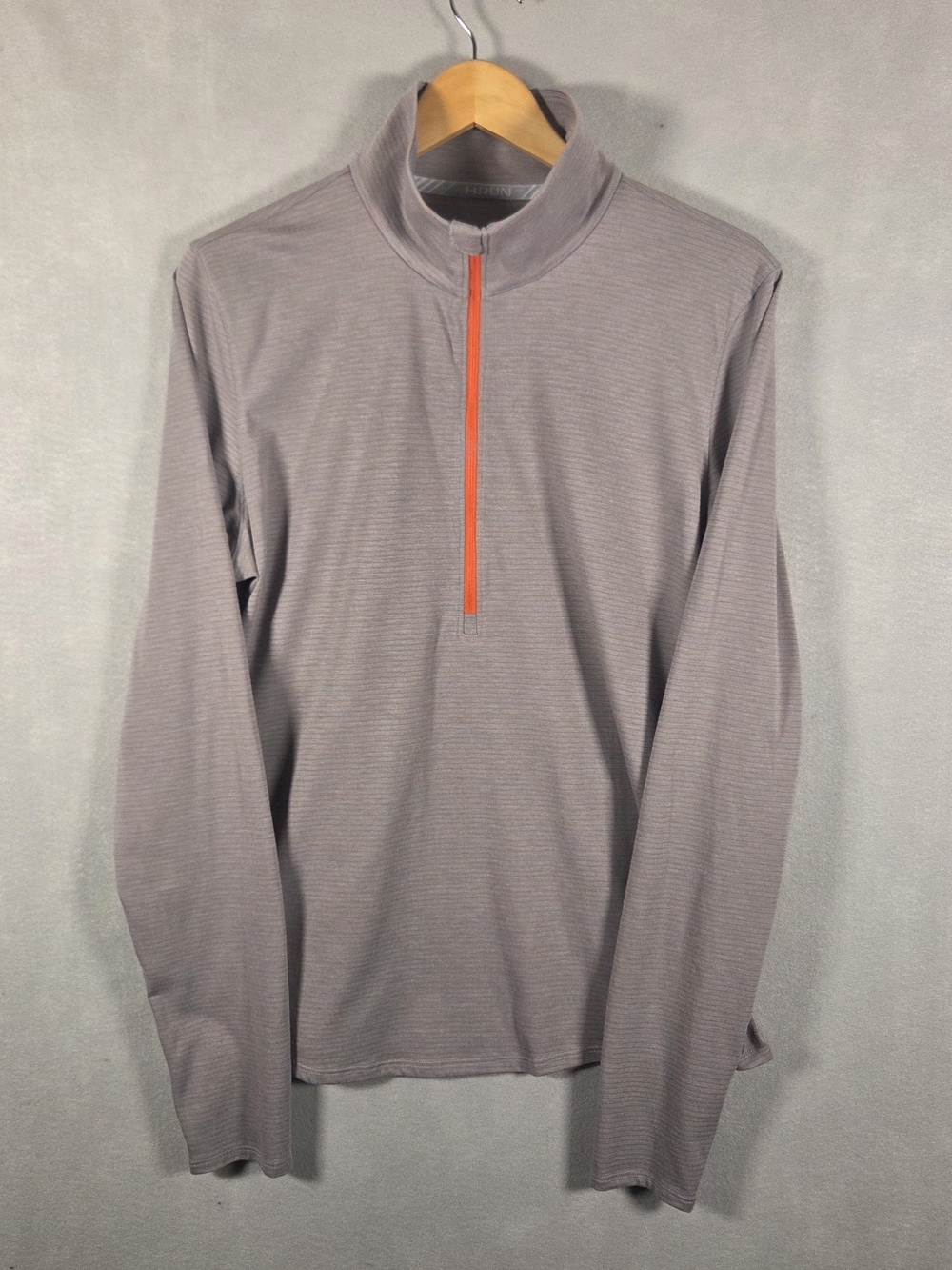 Under Armour HeatGear 1/2 zip pullover (S573)